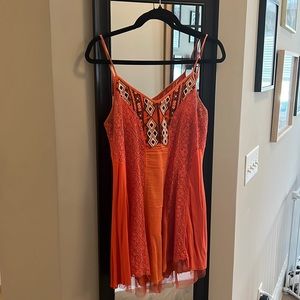Gimmicks by BKE orange embroidered detailed tank top
